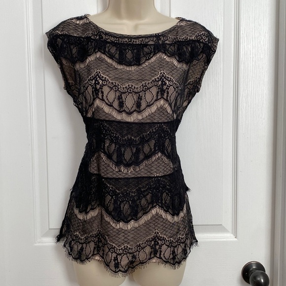 Ann Taylor Black Scalloped Lace Top With Tan Underlay Women’s Size XS - Picture 14 of 14